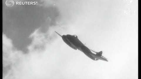 RAF Gloster Meteor attempts to set a new air speed record (1945)