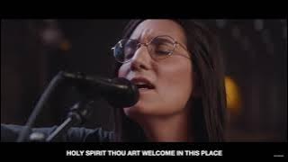 Thou Art Welcome In This Place   Spontaneous UPPERROOM Worship Moment 10.24.21 Elyssa Smith