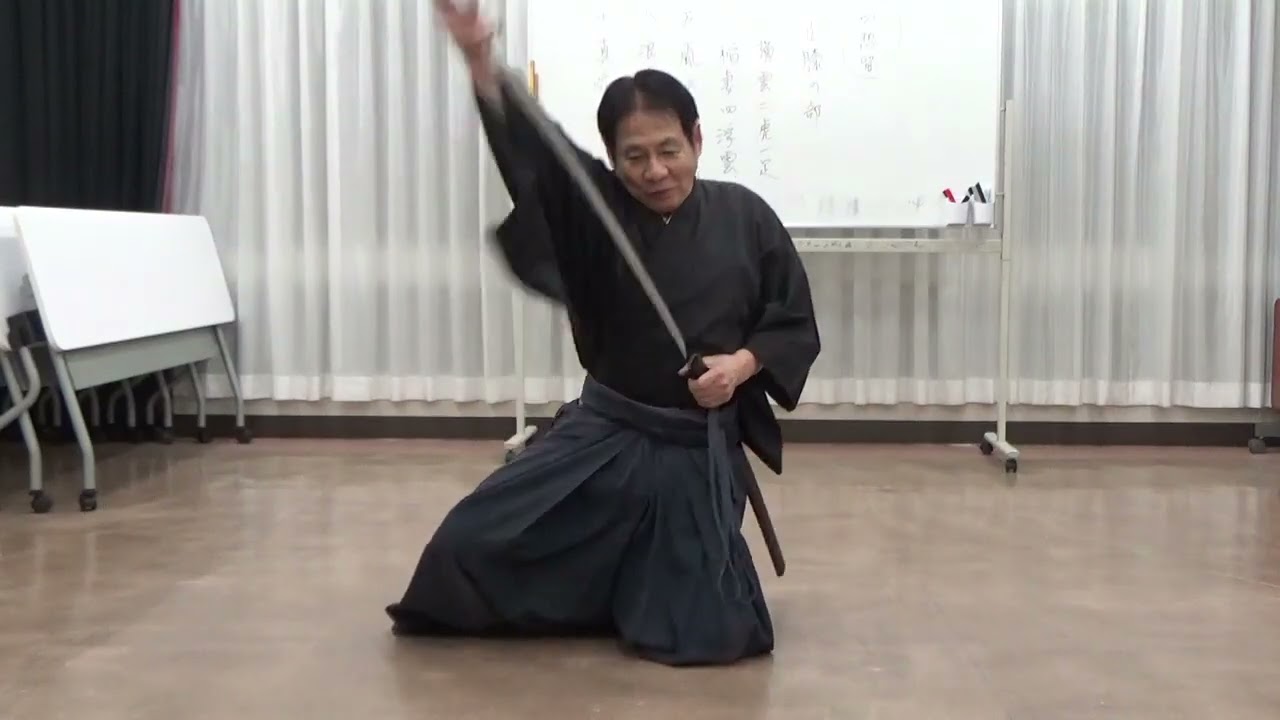 無双直伝英信流　小山　和伸　立膝の部　全日本居合道連盟　九段、神州居合連盟　範士、免許皆伝　清田　泰臣　十段名人位