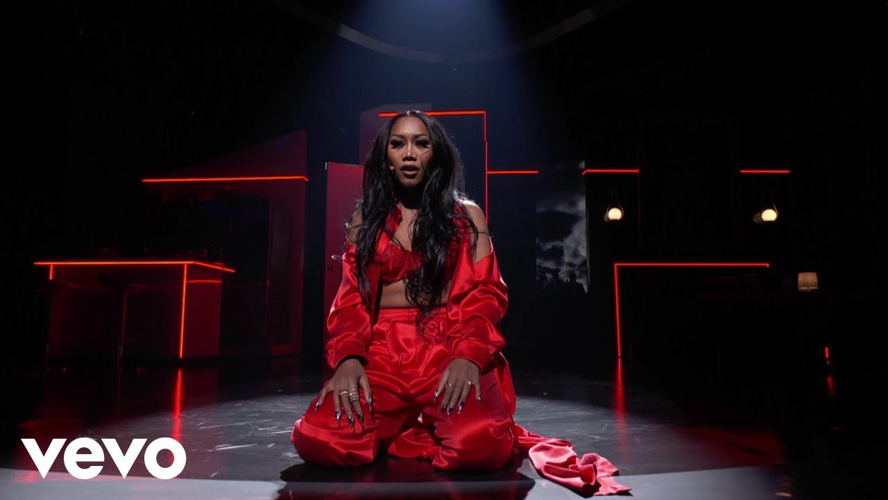 Guarda Muni Long - Hrs & Hrs / Plot Twist (Medley) (Live From The BET Soul Train Awards 2022) su YouTube Guarda Muni Long - Hrs & Hrs / Plot Twist (Medley) (Live From The BET Soul Train Awards 2022) su YouTube