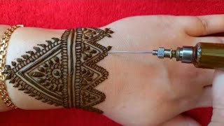 نقش حناء أنيق في اليد Unique and beautiful henna design