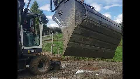 Digmax 360 Rotate Bucket on 8 Ton Terex Wheeled Excavator