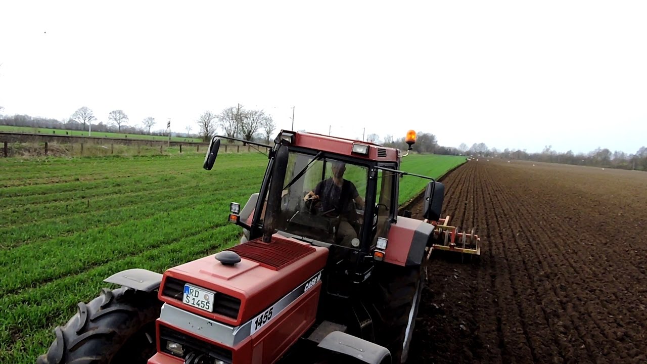 Ferngesteuerter Case IH-Traktor + Pflug mit technischem MOC