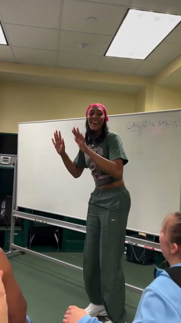 A'ja Wilson surprises North Carolina after their win over Miami ? (via uncwbb/IG)