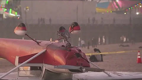 Small plane crashes onto Santa Monica beach