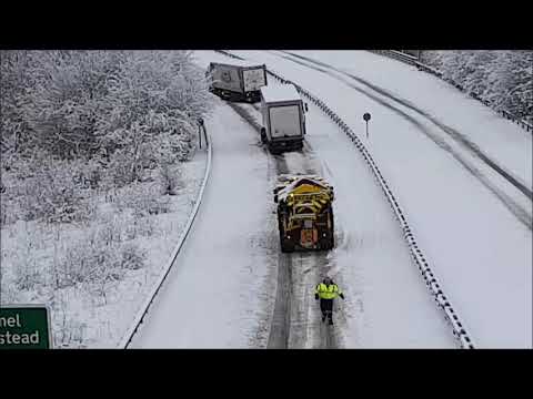 A41 Hemel Hempstead westbound 10 December 2017 - snow chaos