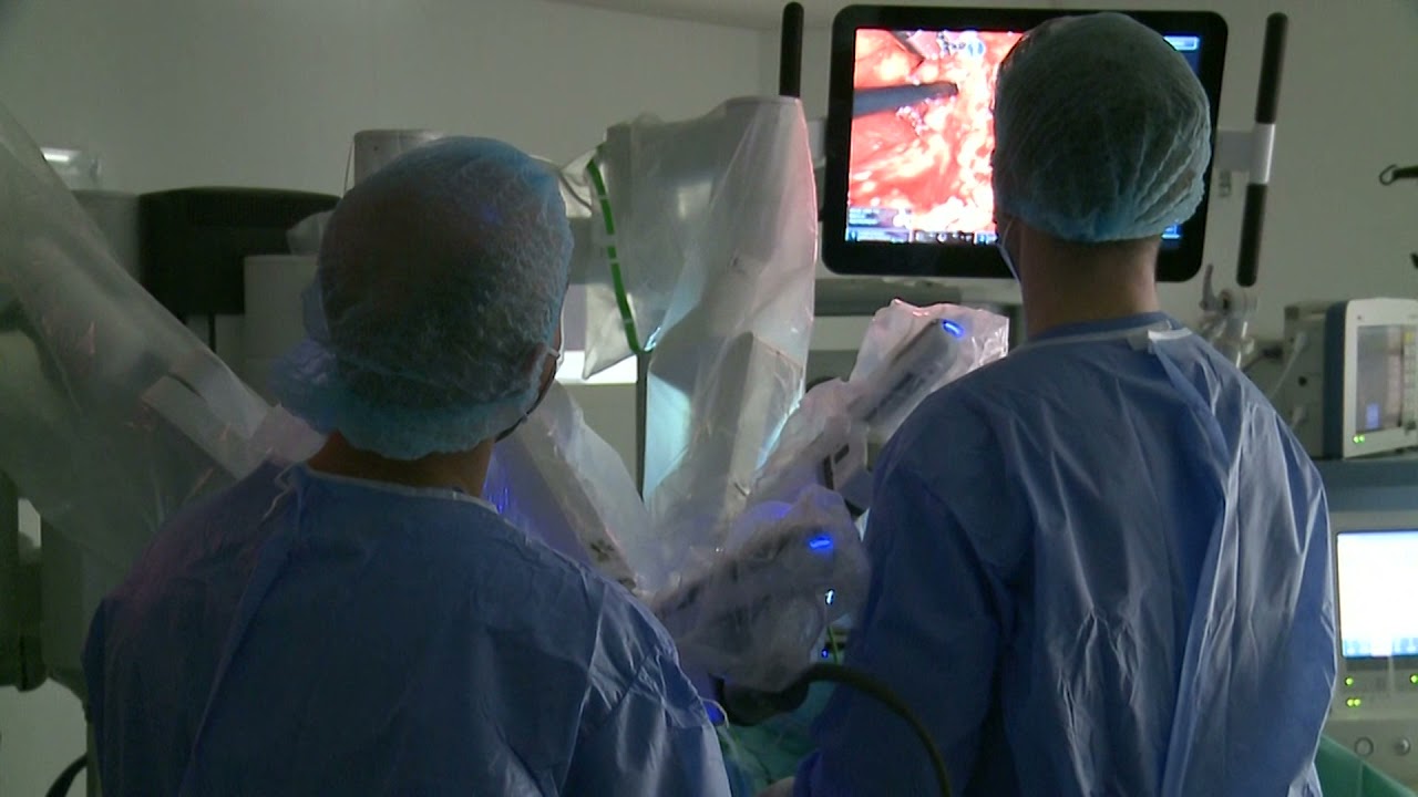 Prima operatie cu robotul daVinci in spitalul Regina Maria Cluj