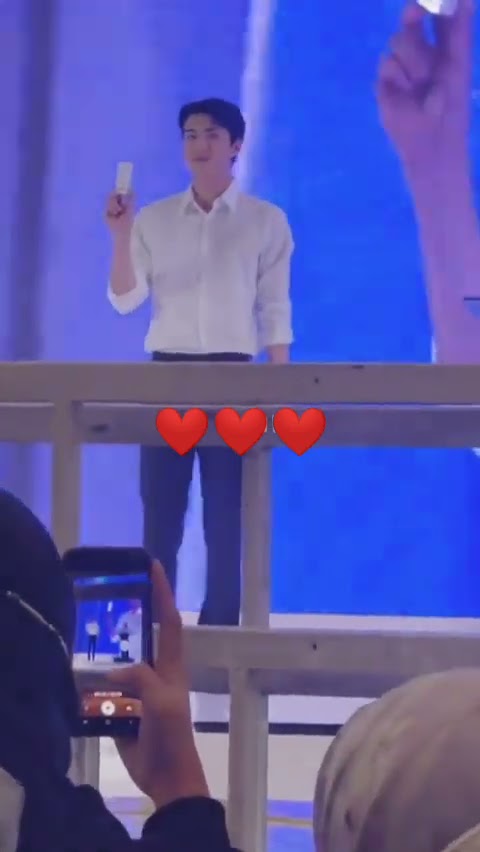 SEHUN at the Whitelab event in Indonesia!! HE’S SO HANDSOMEE#exo#sehun #whitelab