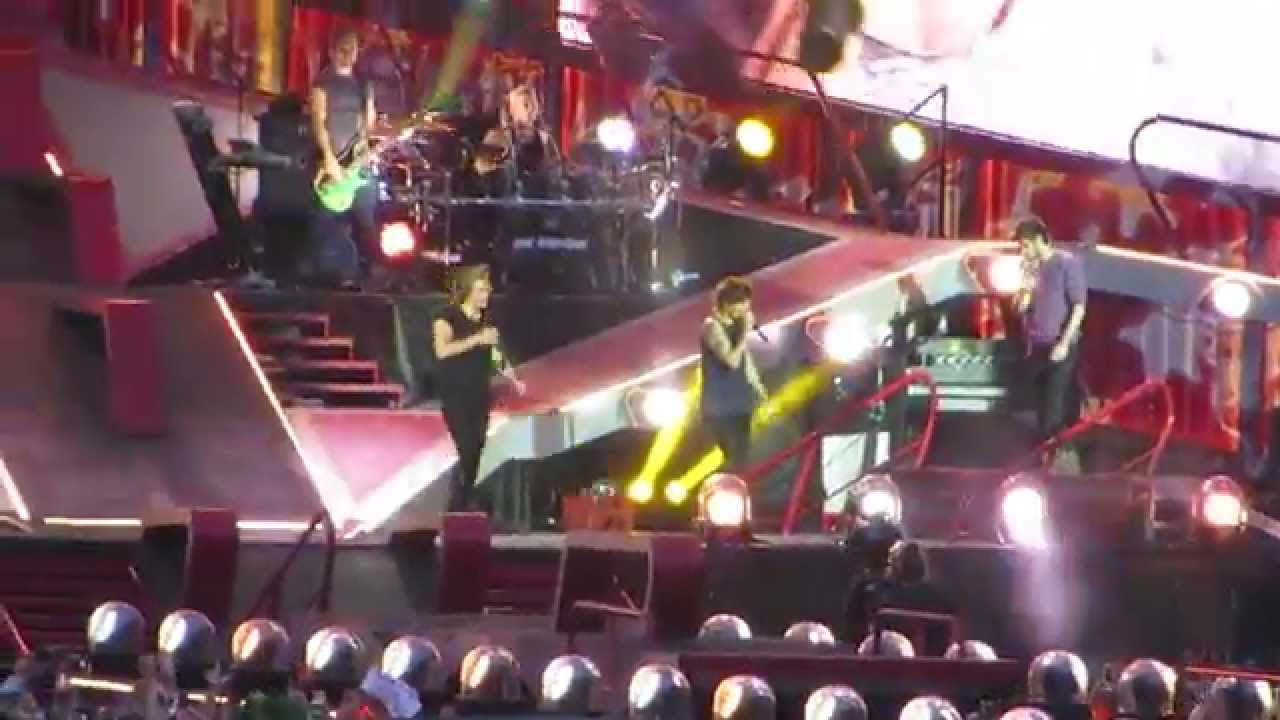 One Direction - What Makes You Beautiful (Live at Le Stade De France)