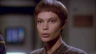 T'pol helps Archer with klingons
