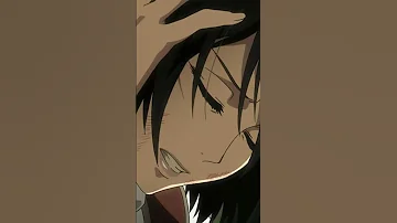 ¿Por qué le duele la cabeza a Mikasa?