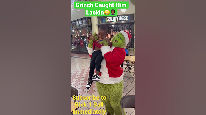 2YO loses it after Grinch comes out instead Santa 😆#shorts #christmas