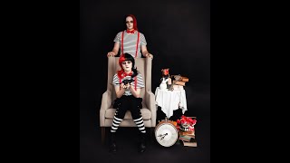 The Tweedles - Dark Alice In Wonderland