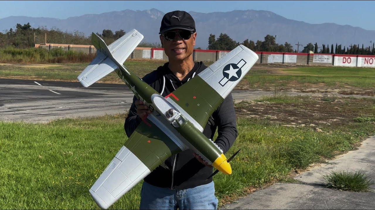 NOOB DAD FLIES HIS FIRST RC P-51D MUSTANG! - YouTube