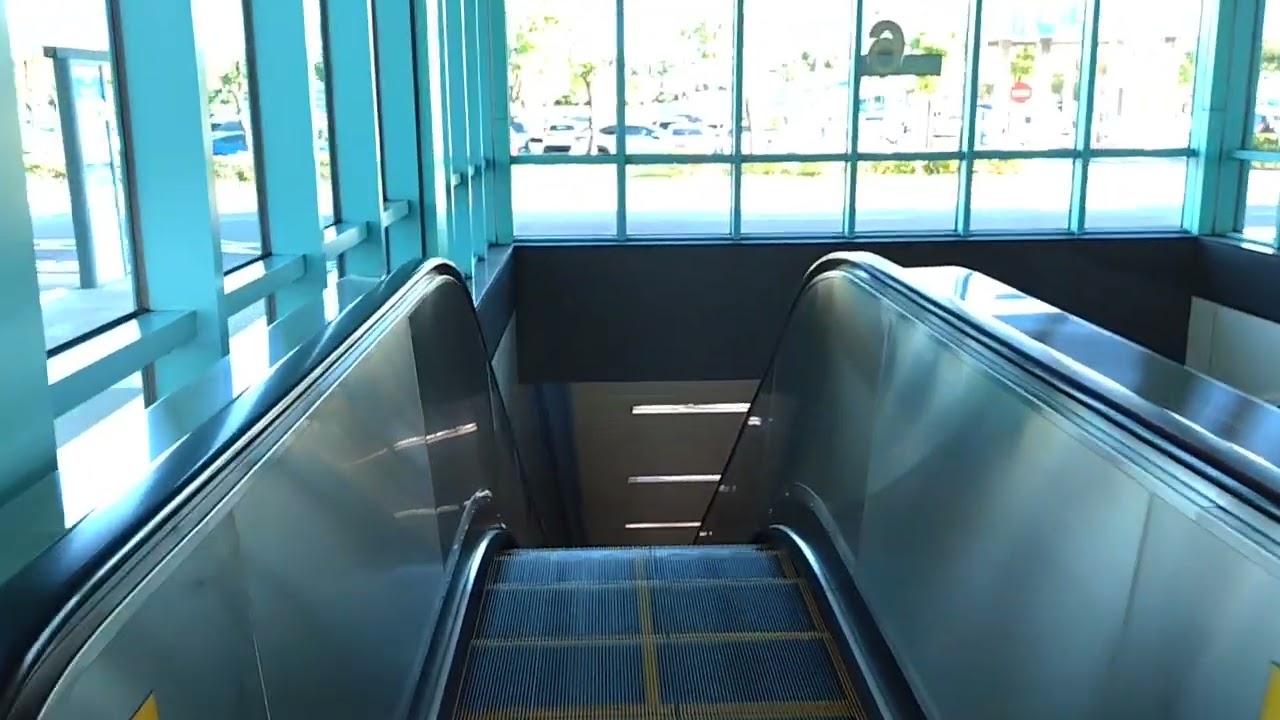 Toshiba escalators @ Kaohsiung Airport R4 exit 6 in Kaohsiung, Taiwan