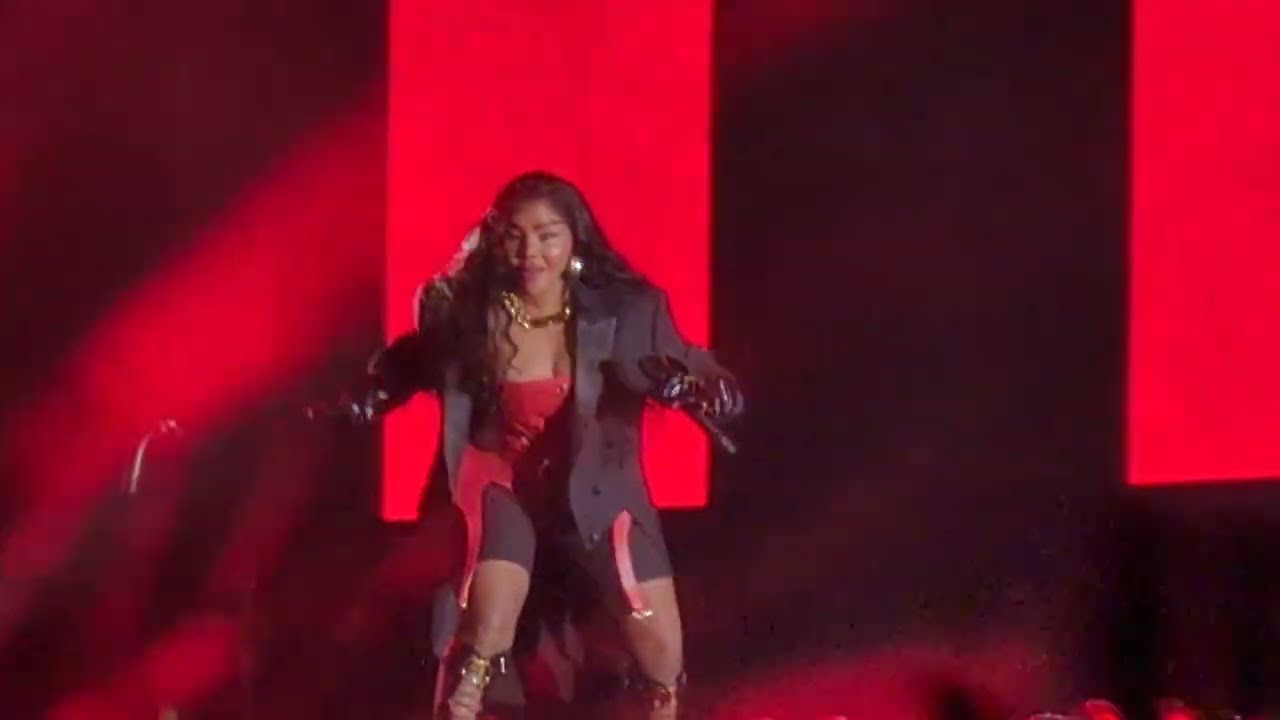LIL KIM FULL SET On Valentine's Day!