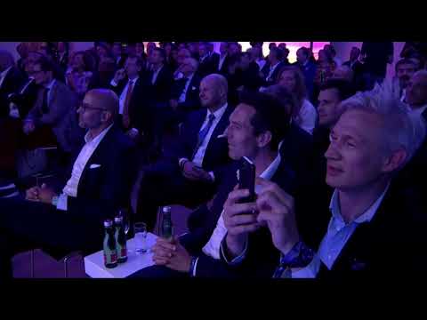 Heckler caught during Peter Thiel award at Axel Springer SE - YouTube