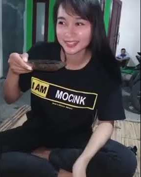 story wa Cewek Manis Lagi Ngopi😂😂
