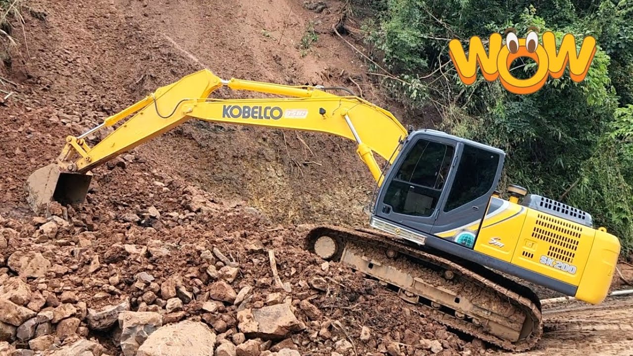 ภูเขาถล่มแผ่นดินสไลด์ 🔰🔰🔰 รถแบคโฮ KOBELCO SK200-10 SM งานหลวงเล่นเสียวซะแล้ว 
