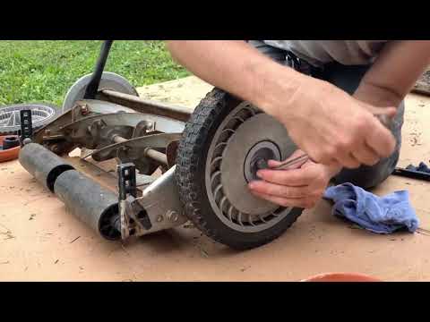 Video: Sharpening And Maintaining A Reel Lawn Mower - Hobby Farms