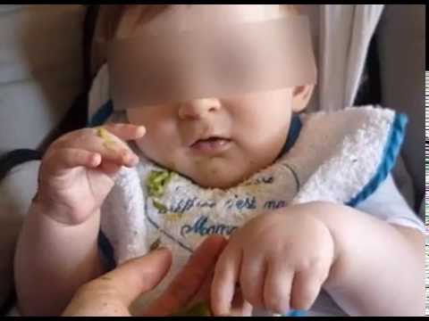 Dme Mon Bebe De 6 Mois Mange Des Pointes D Asperge Youtube