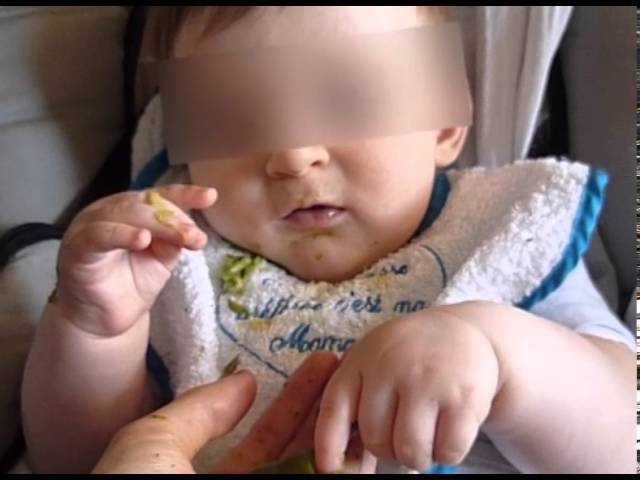 Dme Mon Bebe De 6 Mois Mange Des Pointes D Asperge Youtube