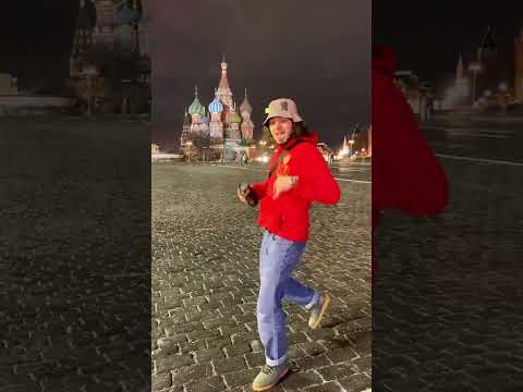 Абу бандит танцует на красной площади