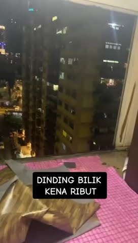 DINDING BILIK RUNTUH KENA RIBUT