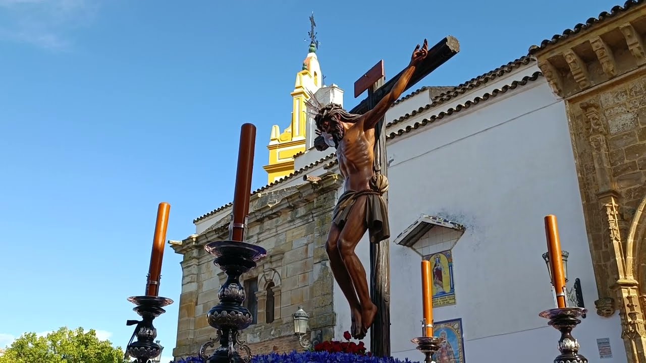 El Stmo. Cristo de las Aguas (Los Blancos) (Guadalcanal) comienza a procesionar por Plza.de España.