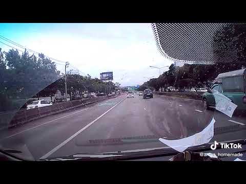 รถชนต่อหน้า