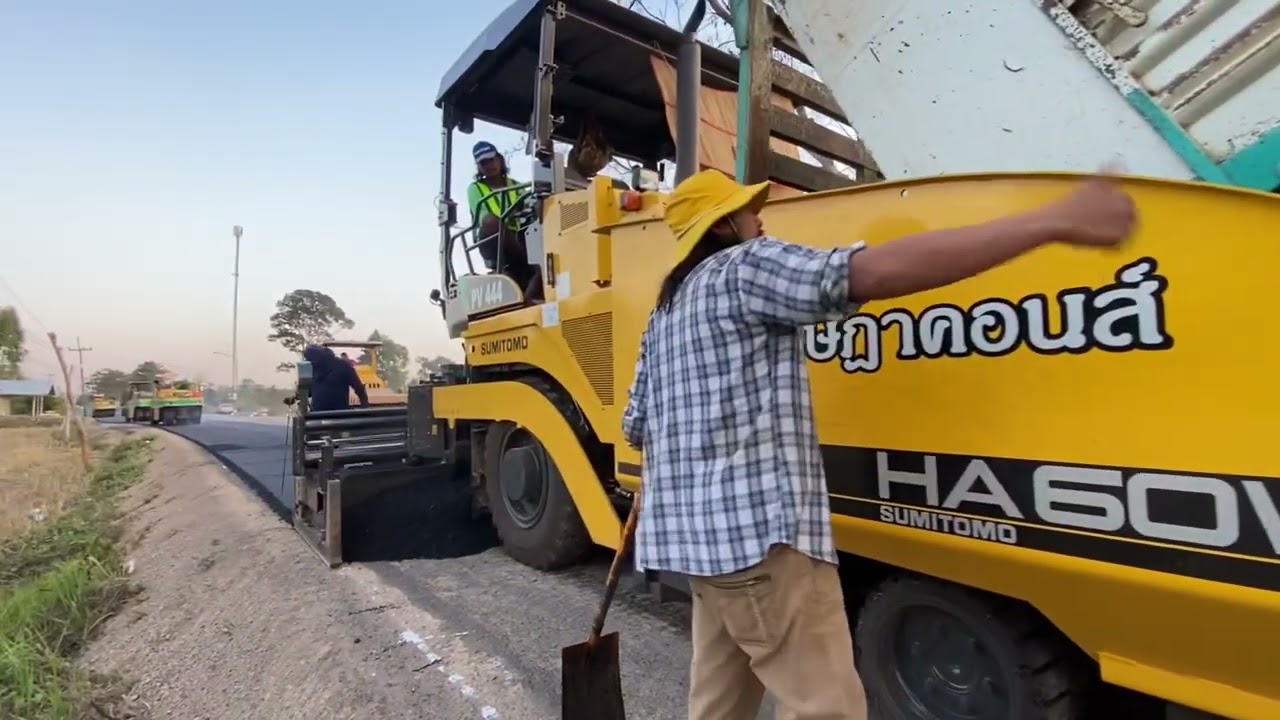ดูการทำงานของน้องใหม่รถปูยางมะตอยล้อยางSUMITOMO HA60W-8 ทีมชุดปูยางแอสฟัลท์A.P.D.