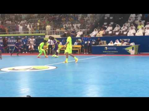 شاهد مهارات عموري ضد ديفيد لويز