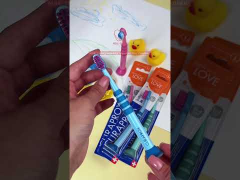 Набір від 0 до 3 років (щітка рожева Curaprox Baby CuraKid+паста Brush-Baby зайчик, 12 мл+серветки), видео 2