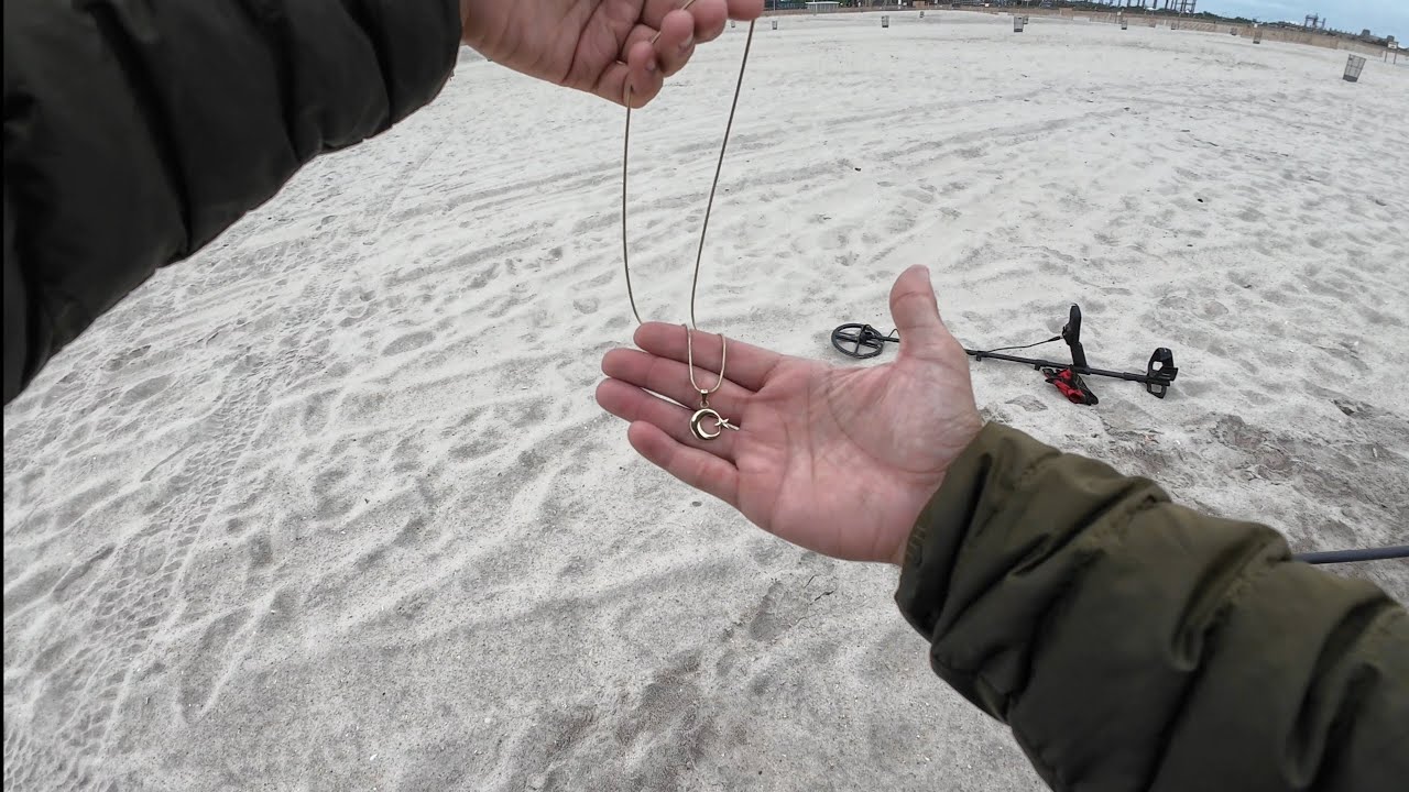 Metal Detecting, Hunting For A Lost Necklace but I Found An Extra One!!