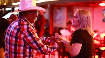 EDITH FESTEJA SU CUMPLEAÑOS BAILANDO !!!