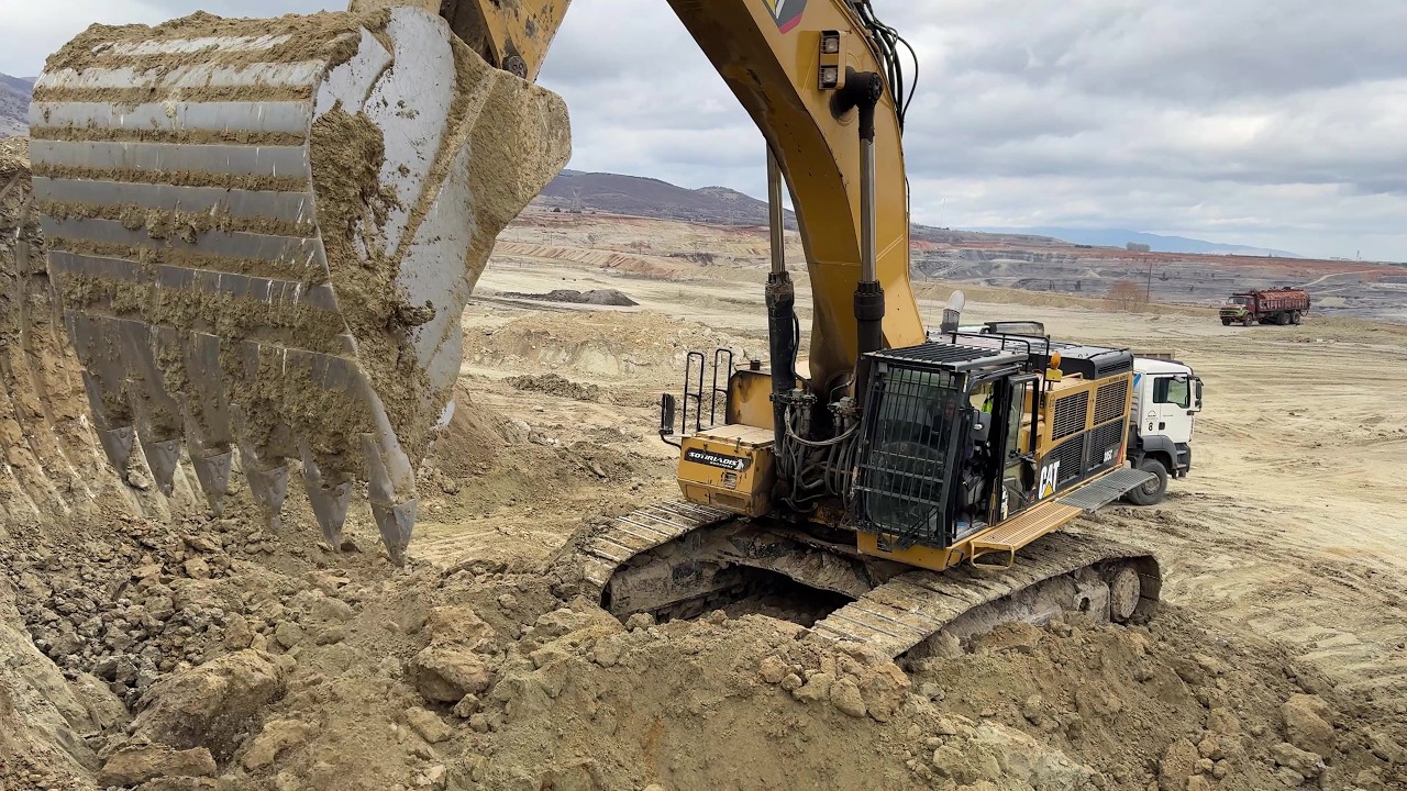 Caterpillar 385C Excavator Loading Overburden On 4 Axle Mercedes & MAN Trucks - Sotiriadis Mining 4k