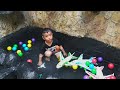 Lucu Zefa mandi bola di Kolam ikan Pesawat