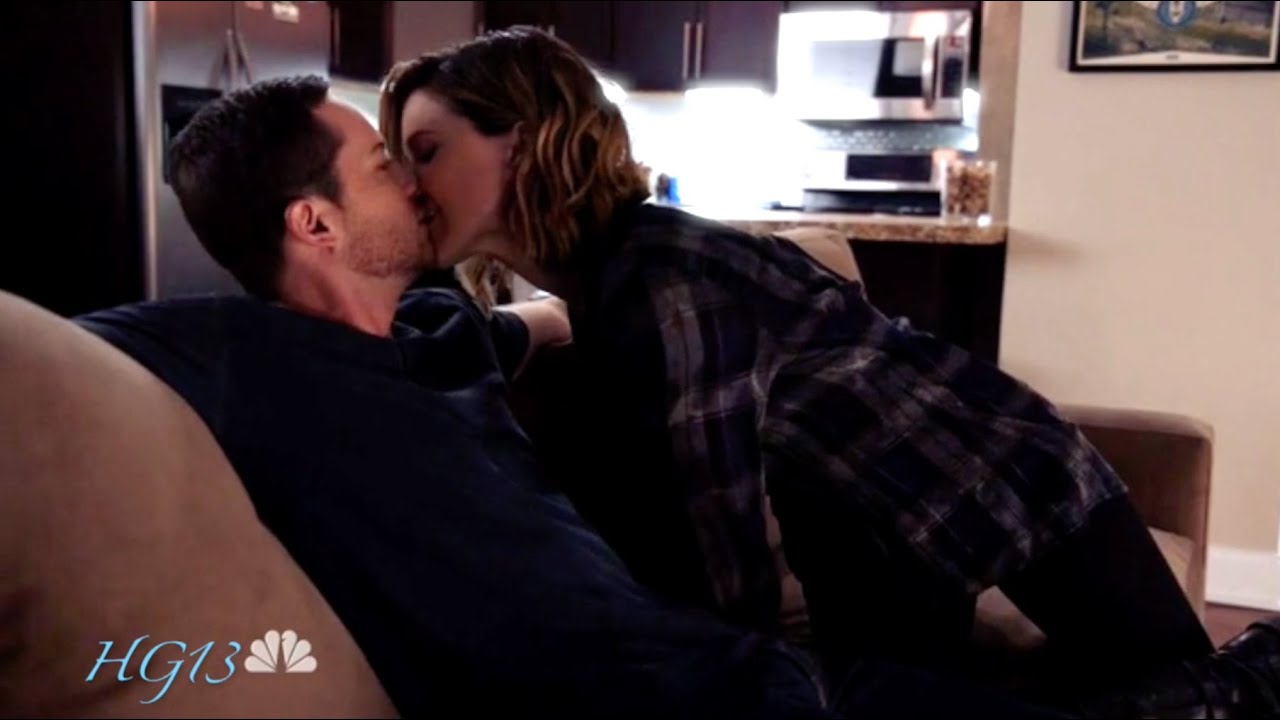 Chicago Pd Jay And Hailey Kiss - Jay Halstead/Erin Lindsay Stripped 3x08 - ...