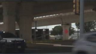 ICE agent shoots, injures Venezuelan delivery driver in Austin, officials say Update