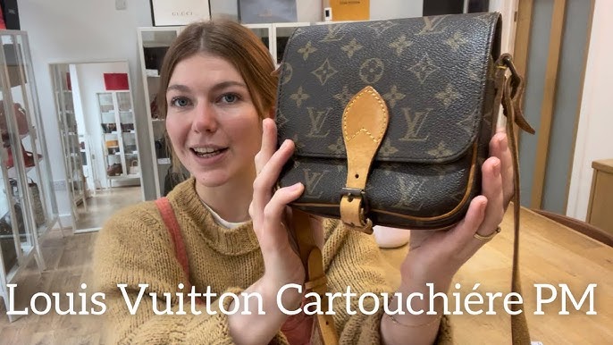 LOUIS VUITTON CARTOUCHIERE MM VINTAGE BAG REVIEW, What's in my bag?