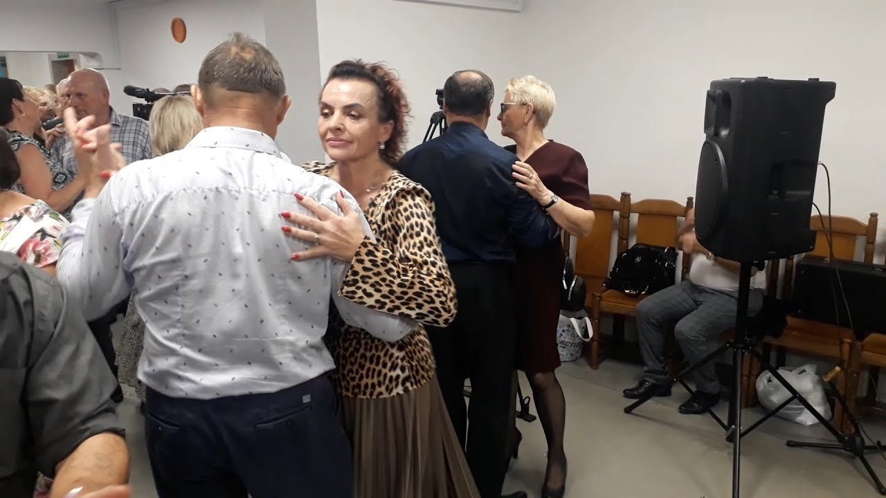 'La Paloma' - w tłumie tańczących para która czuje tango! - YouTube