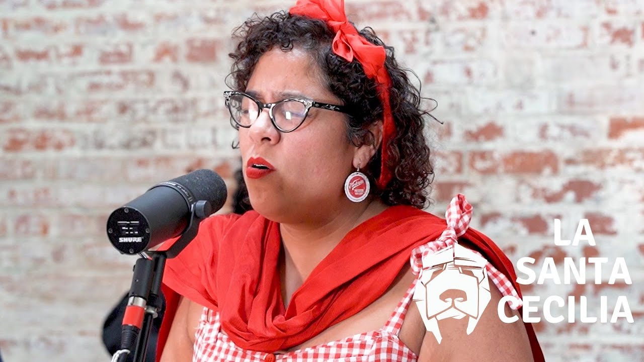 La Santa Cecilia Live