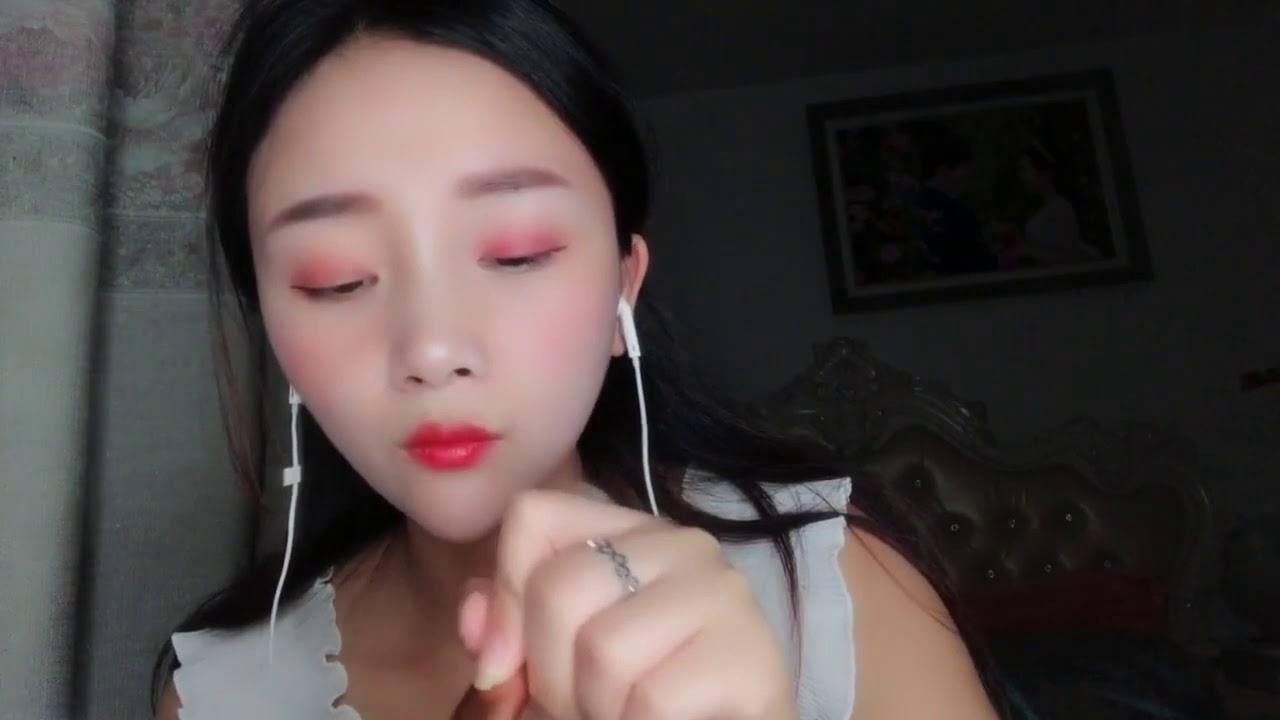 6D超真实刷耳朵超爽ASMR 帮助你解压 助眠 专业技术哄睡让你睡个好觉😴让我一起戴上耳机聆听吧
