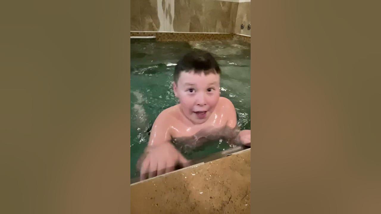 Мой сын очень любит плавать!! - YouTube
