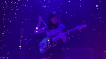 Sarah Lipstate special guitar act Iggy Pop concert violinjazzmaster