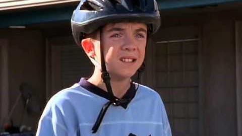 Malcolm in the Middle S01E09 Funky Town Rollerskate Dance