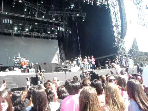 Me asking Demi & the cast of CR2 about Mexico!