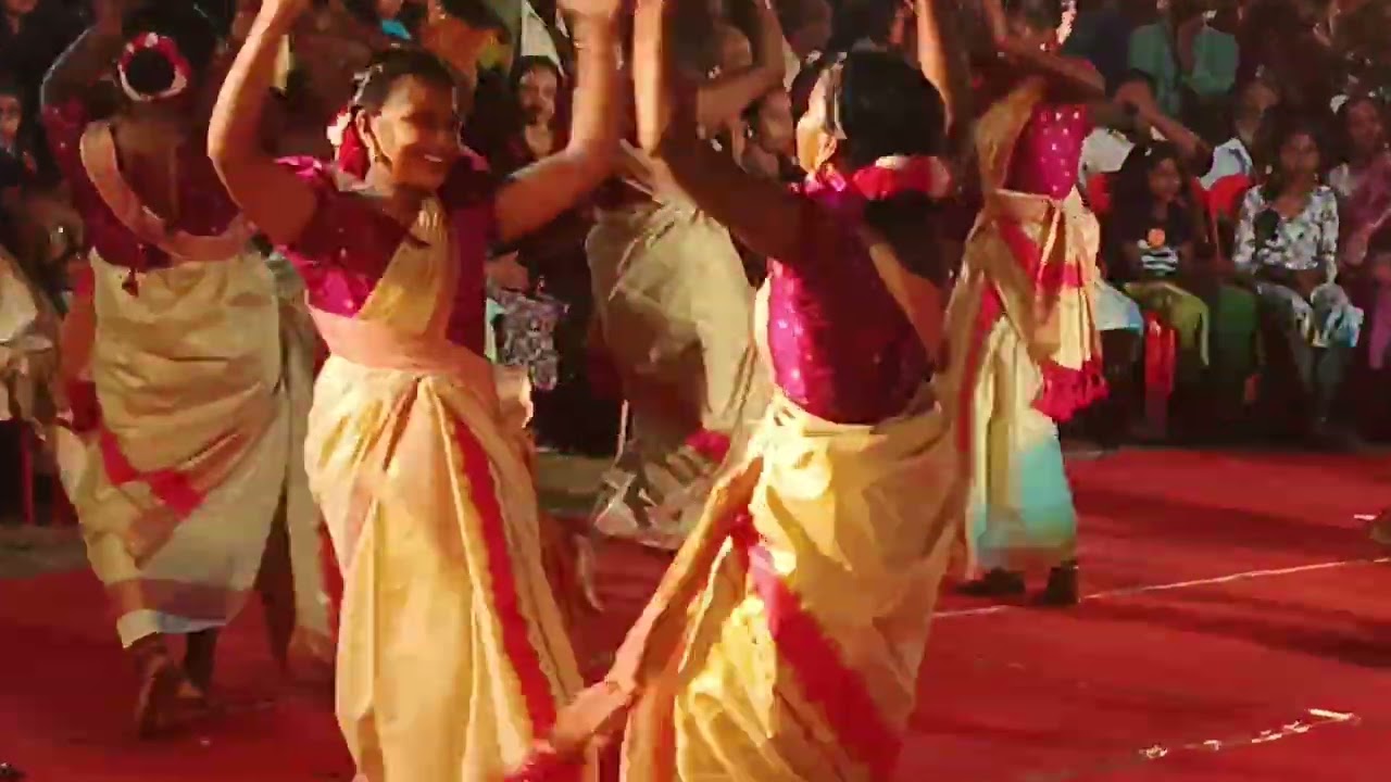 തോട്ടിലെ ഇറങ്ങല്ലേ ചേരിയിൽ ചവട്ടല്ലേ