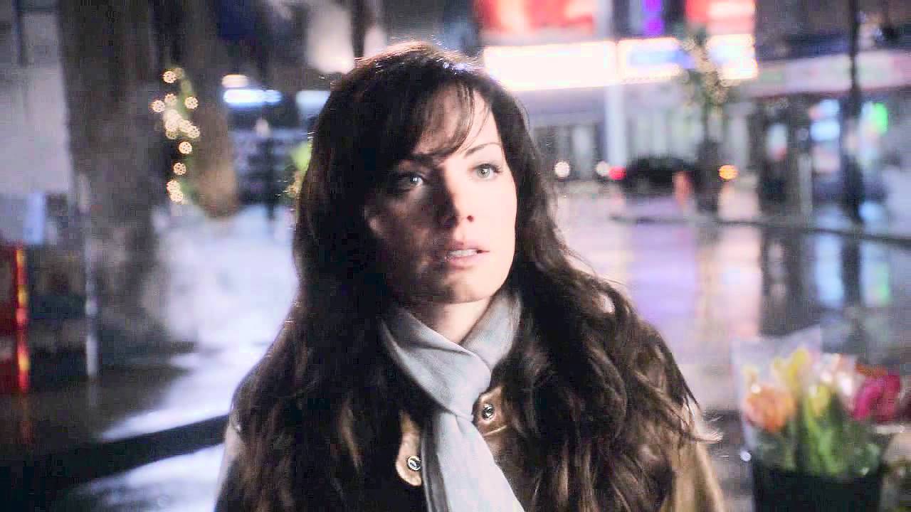 Smallville Salvation Clois Kiss Scene - light