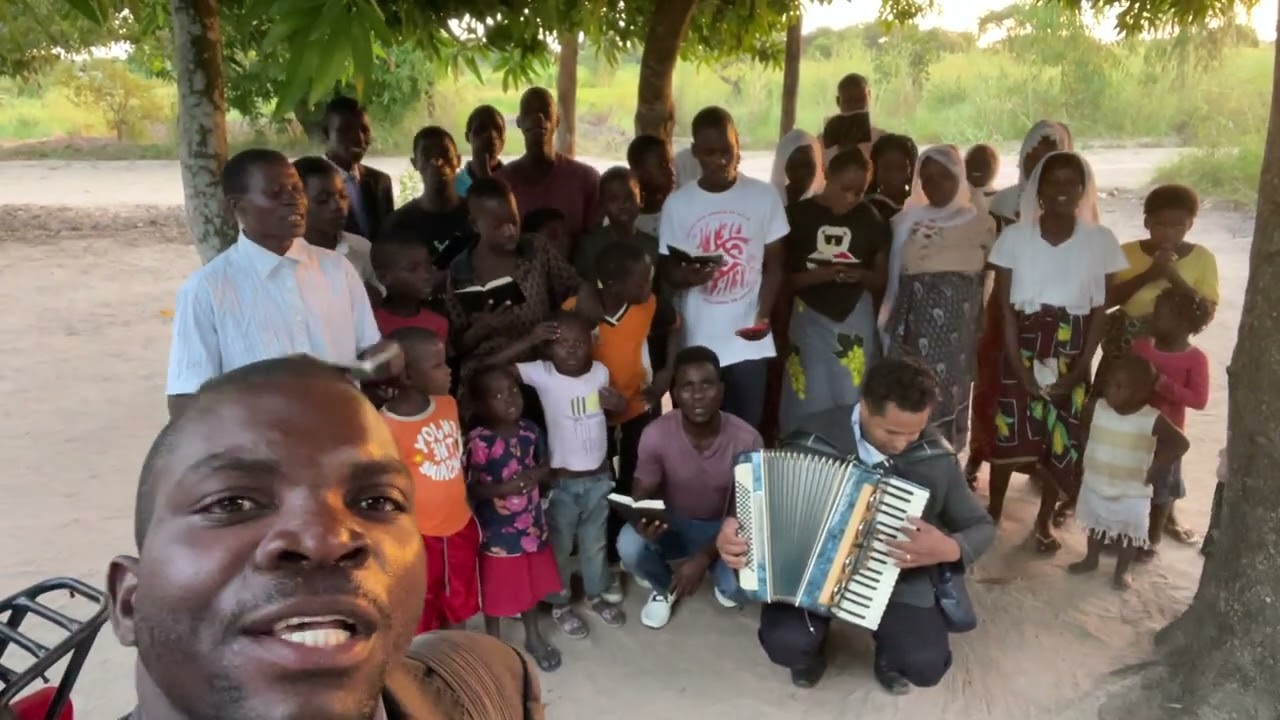 CCB - ÁFRICA ( MISSÃO DOS SERVOS DE DEUS) MACHAROTE DONDO BEIRA MOZAMBIQUE QUE GLORIA